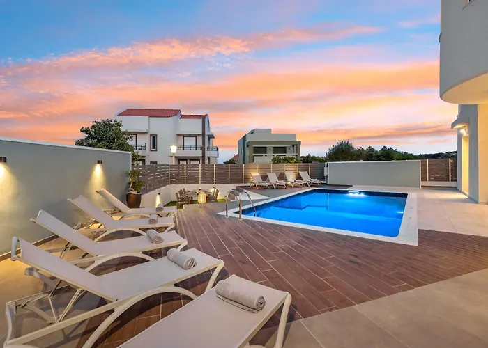 Villa 7 Min From Center - 6br With Airport Shuttle *