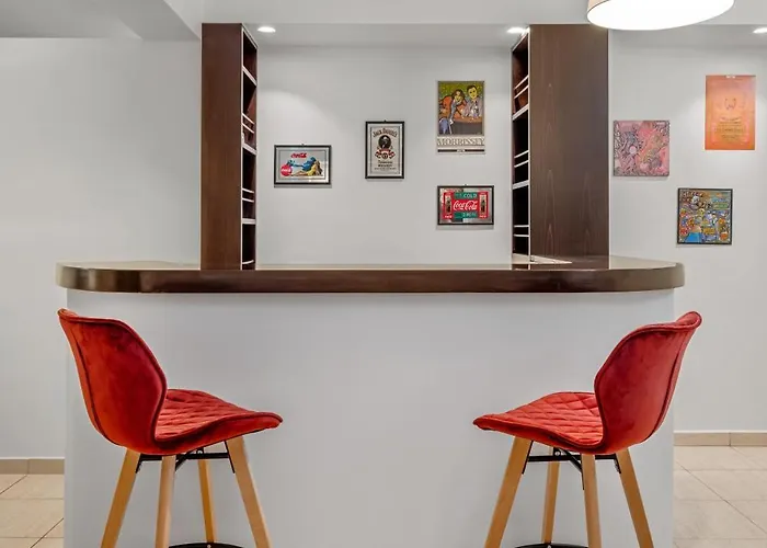 7 Min From Center - 6br With Airport Shuttle