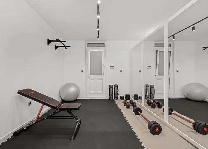 Villa 7 Min From Center - 6br With Airport Shuttle