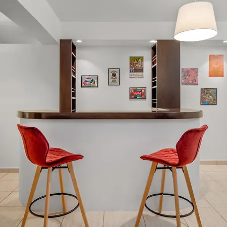 7 Min From Center - 6br With Airport Shuttle